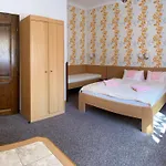 Pensión Falko 3*